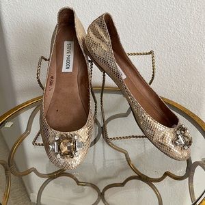 Steve Madden flat gold leather rhinestone embellishments